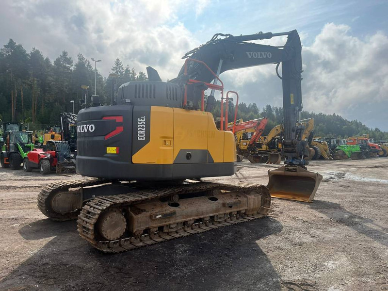 Volvo ECR 235 EL - Lánctalpas kotró: 3 kép. Volvo ECR 235 EL - Lánctalpas kotró: 3 kép.