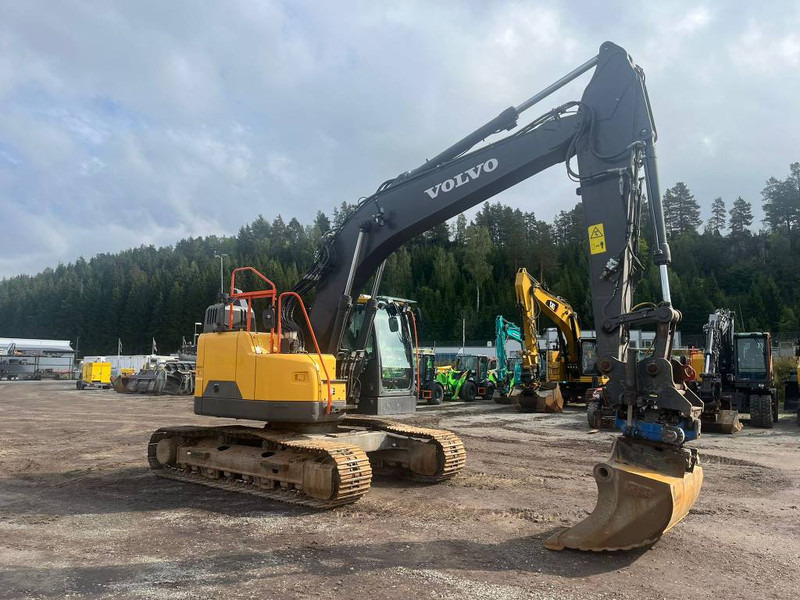 Volvo ECR 235 EL - Lánctalpas kotró: 2 kép. Volvo ECR 235 EL - Lánctalpas kotró: 2 kép.