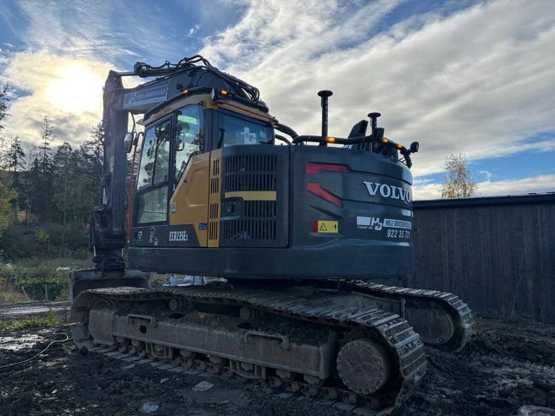 Volvo ECR 235 EL - Lánctalpas kotró: 4 kép. Volvo ECR 235 EL - Lánctalpas kotró: 4 kép.