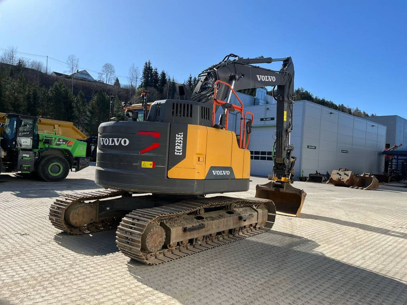 Volvo ECR 235 EL - Lánctalpas kotró: 3 kép. Volvo ECR 235 EL - Lánctalpas kotró: 3 kép.