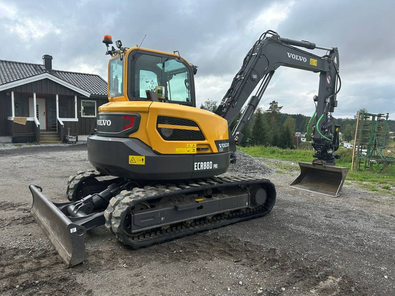 Volvo ECR 88 D PRO - Minikotró: 3 kép. Volvo ECR 88 D PRO - Minikotró: 3 kép.