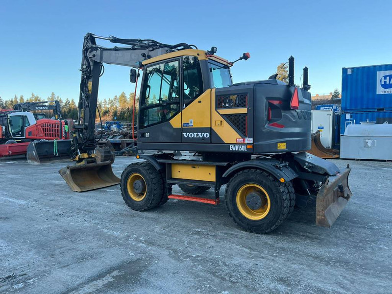 Volvo EWR 150 E - Gumikerekes kotró: 3 kép. Volvo EWR 150 E - Gumikerekes kotró: 3 kép.