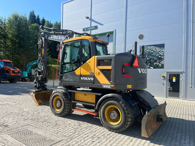Volvo EWR 150 E - Gumikerekes kotró: 4 kép. Volvo EWR 150 E - Gumikerekes kotró: 4 kép.
