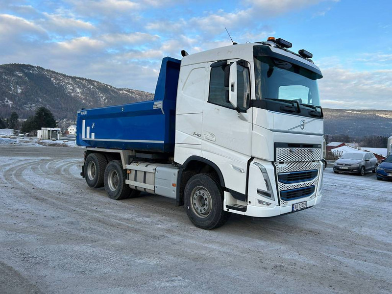 Volvo FH 540 6X4 + MAUR trippelkjerre - Billenőplatós teherautó: 4 kép. Volvo FH 540 6X4 + MAUR trippelkjerre - Billenőplatós teherautó: 4 kép.