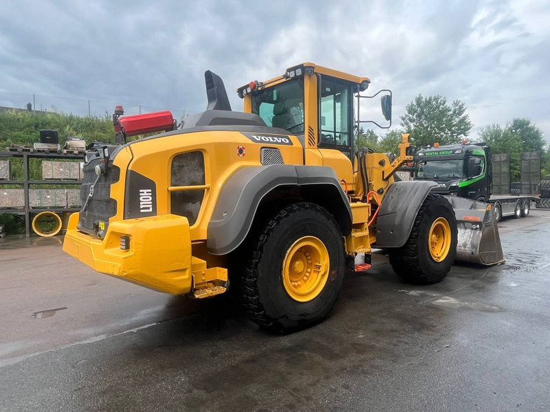 Volvo L 110 H - Gumikerekes homlokrakodó: 3 kép. Volvo L 110 H - Gumikerekes homlokrakodó: 3 kép.