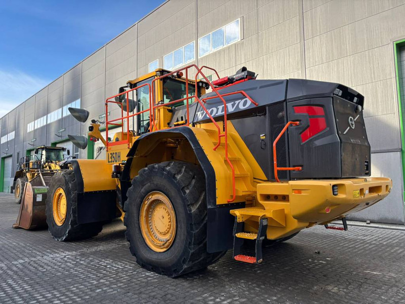 Volvo L 350 H - Gumikerekes homlokrakodó: 4 kép. Volvo L 350 H - Gumikerekes homlokrakodó: 4 kép.