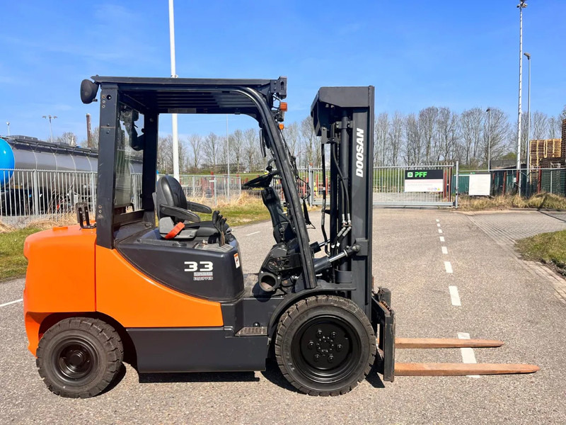 Doosan D33S- 7 - Dízel targonca: 1 kép. Doosan D33S- 7 - Dízel targonca: 1 kép.