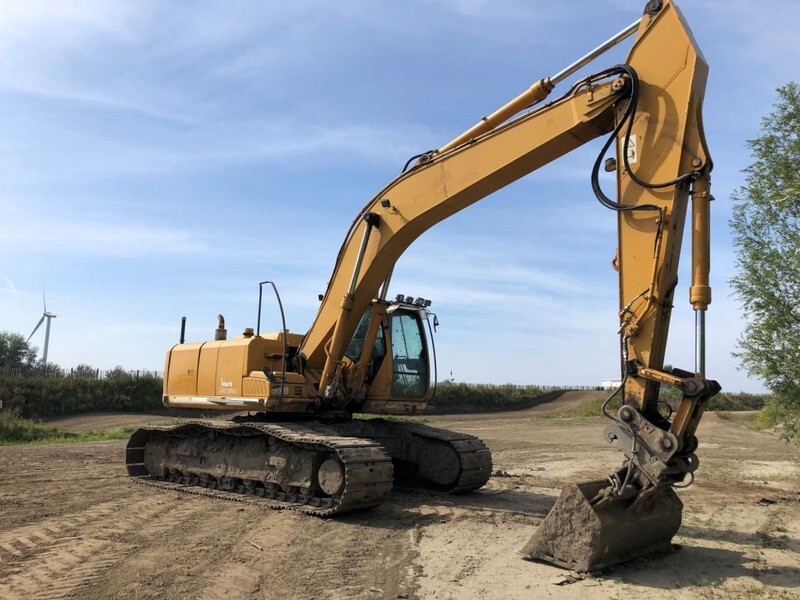 Hitachi ZX280LC-3 - Kotrógép: 3 kép. Hitachi ZX280LC-3 - Kotrógép: 3 kép.