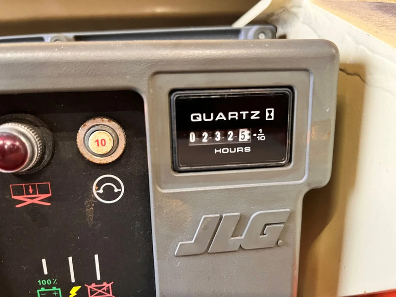 Ollós emelő JLG 3246ES: 6 kép.