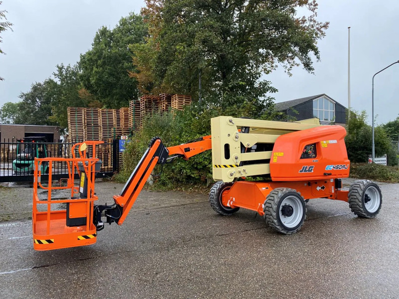 JLG EC450AJ - Személyemelő: 1 kép. JLG EC450AJ - Személyemelő: 1 kép.