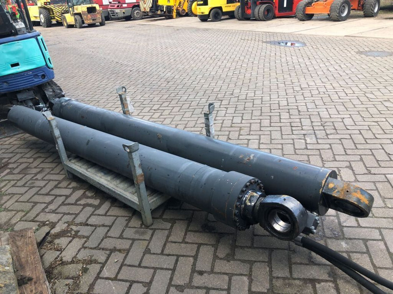 KONECRANES SMV4535 TC5 CYLINDERS PART NUMBER 53710241 - Hidraulika: 1 kép. KONECRANES SMV4535 TC5 CYLINDERS PART NUMBER 53710241 - Hidraulika: 1 kép.