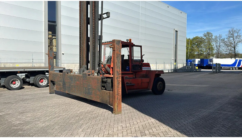 Kalmar DC13,6 XLEC4 - Konténer targoncá: 2 kép. Kalmar DC13,6 XLEC4 - Konténer targoncá: 2 kép.