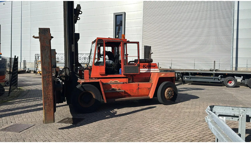 Kalmar DC13,6 XLEC4 - Konténer targoncá: 4 kép. Kalmar DC13,6 XLEC4 - Konténer targoncá: 4 kép.