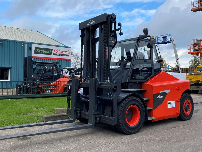 Linde E150 - Elektromos targonca: 4 kép. Linde E150 - Elektromos targonca: 4 kép.