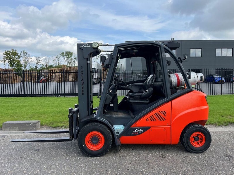Linde H35T-02 - Gázüzemű targonca: 2 kép. Linde H35T-02 - Gázüzemű targonca: 2 kép.