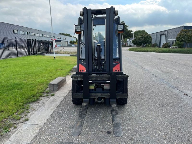 Linde H35T-02 - Gázüzemű targonca: 4 kép. Linde H35T-02 - Gázüzemű targonca: 4 kép.