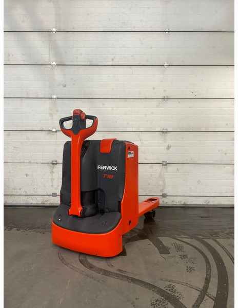 Linde T18 - Kézi raklapemelő: 4 kép. Linde T18 - Kézi raklapemelő: 4 kép.