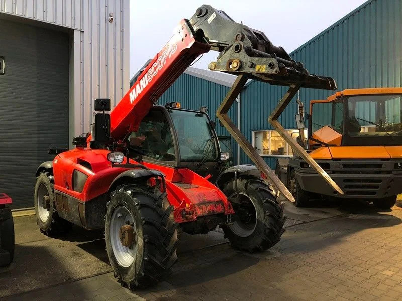 Teleszkópos rakodó Manitou MLT735 120 LSU: 8 kép. Teleszkópos rakodó Manitou MLT735 120 LSU: 8 kép.