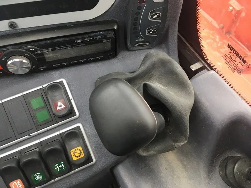 Teleszkópos rakodó Manitou MLT735 120 LSU: 12 kép. Teleszkópos rakodó Manitou MLT735 120 LSU: 12 kép.