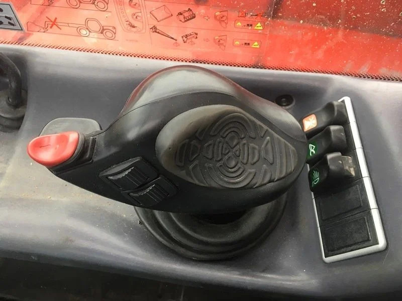 Teleszkópos rakodó Manitou MLT735 120 LSU: 11 kép. Teleszkópos rakodó Manitou MLT735 120 LSU: 11 kép.