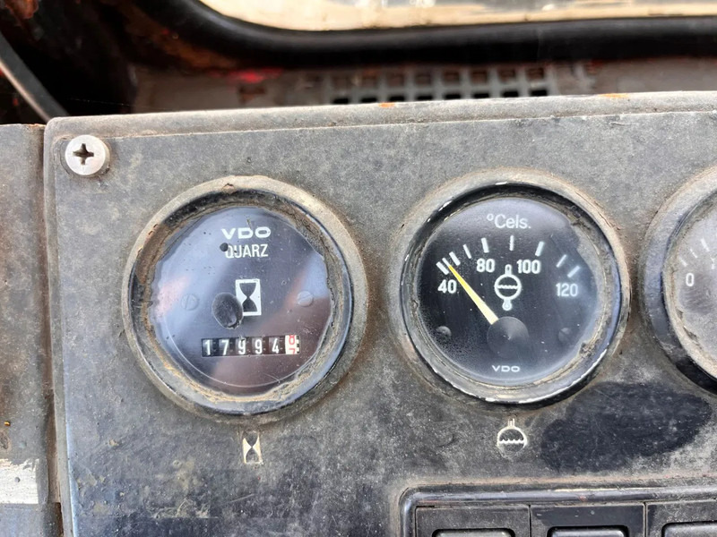 Dízel targonca Svetruck 18 60 33  TRIPLEX MAST: 13 kép.