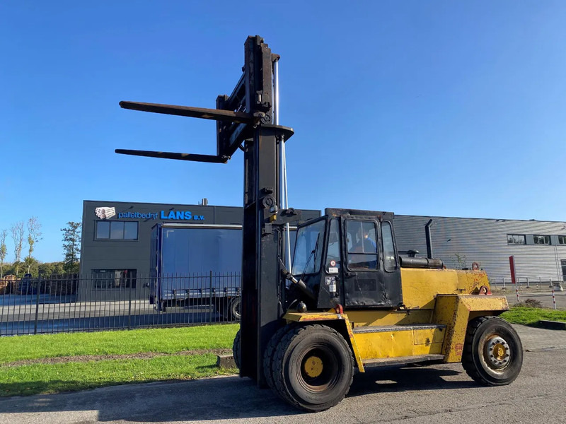 Dízel targonca Svetruck 18 60 33  TRIPLEX MAST: 6 kép.