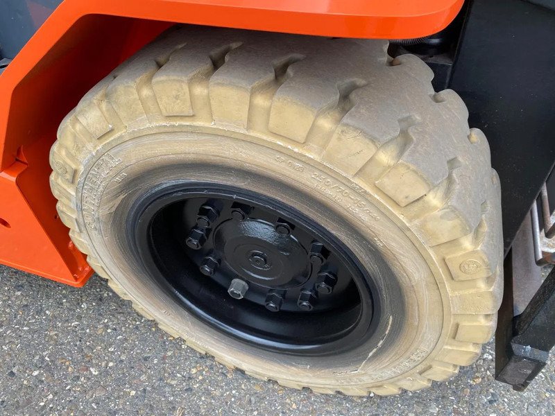 Elektromos targonca Toyota 8FBMT40: 6 kép.