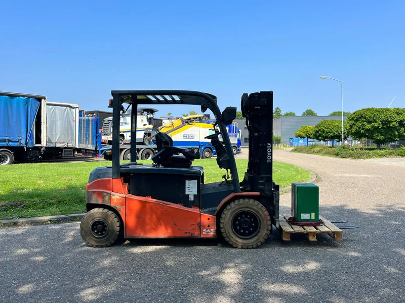 Toyota 8FBMT40 - Elektromos targonca: 1 kép. Toyota 8FBMT40 - Elektromos targonca: 1 kép.