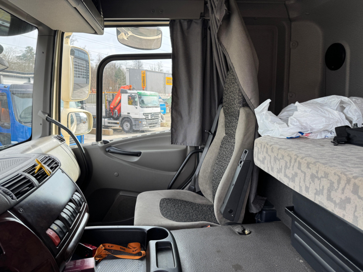 Állatszállító teherautó DAF CF410 4x2: 15 kép.