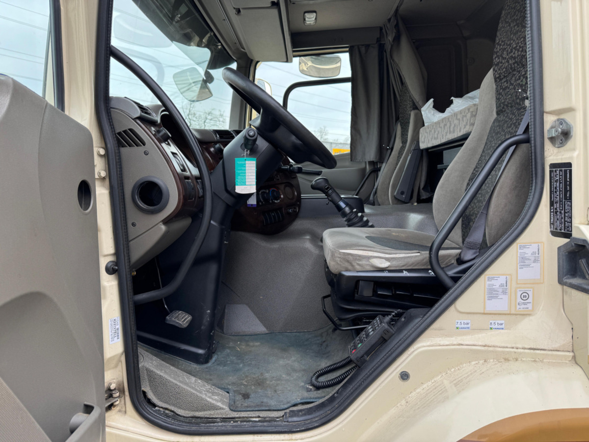 Állatszállító teherautó DAF CF410 4x2: 13 kép.