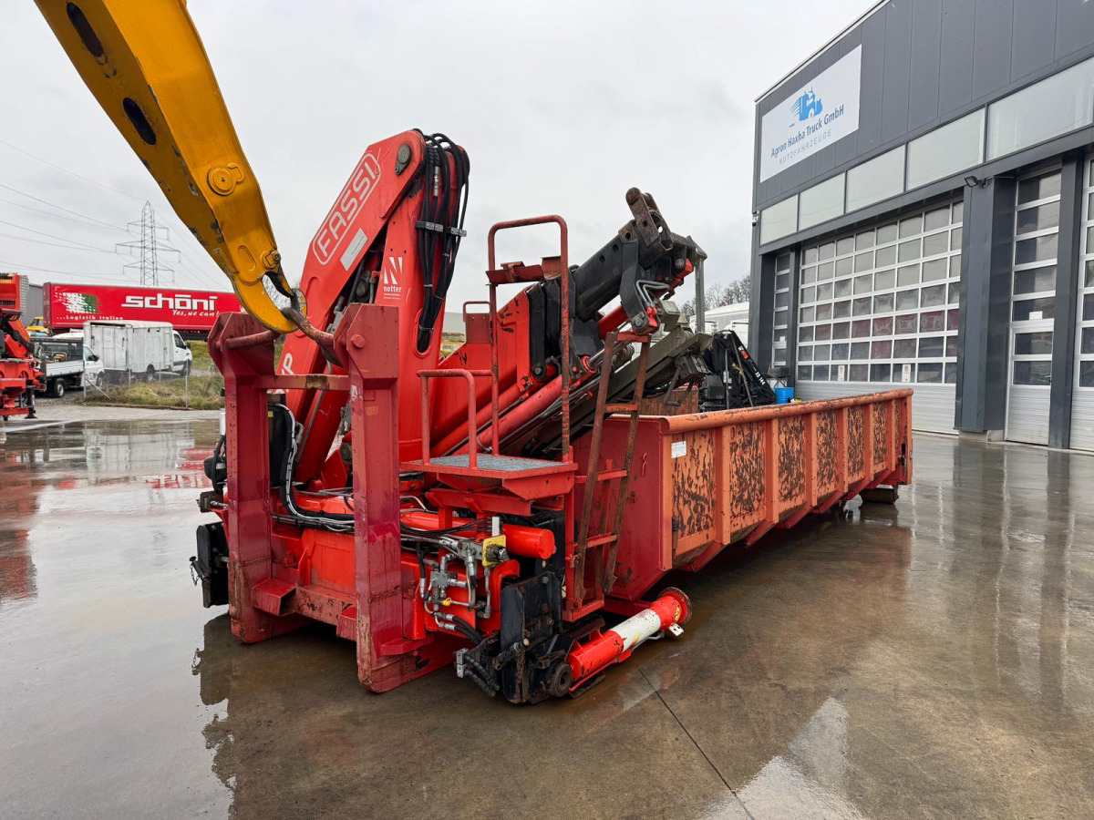 FASSI F210/5 Greiferleitung Hakenpalette - Multiliftes konténer: 1 kép. FASSI F210/5 Greiferleitung Hakenpalette - Multiliftes konténer: 1 kép.