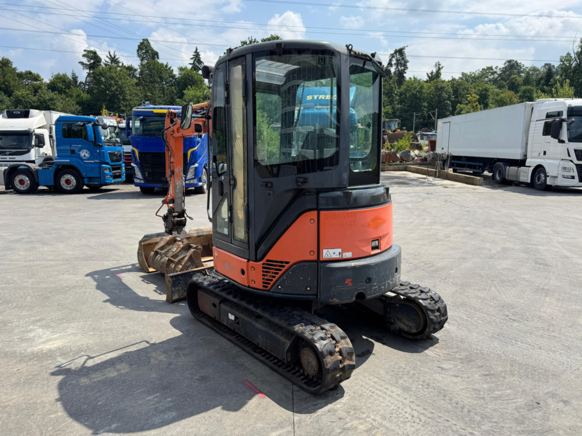 HITACHI Zaxis 30U-2 CSR - Lánctalpas kotró: 5 kép. HITACHI Zaxis 30U-2 CSR - Lánctalpas kotró: 5 kép.