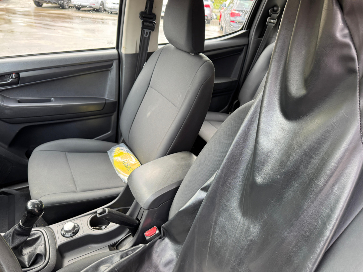 Pickup ISUZU ATF S86 2.5Diesel 4x4: 11 kép. Pickup ISUZU ATF S86 2.5Diesel 4x4: 11 kép.