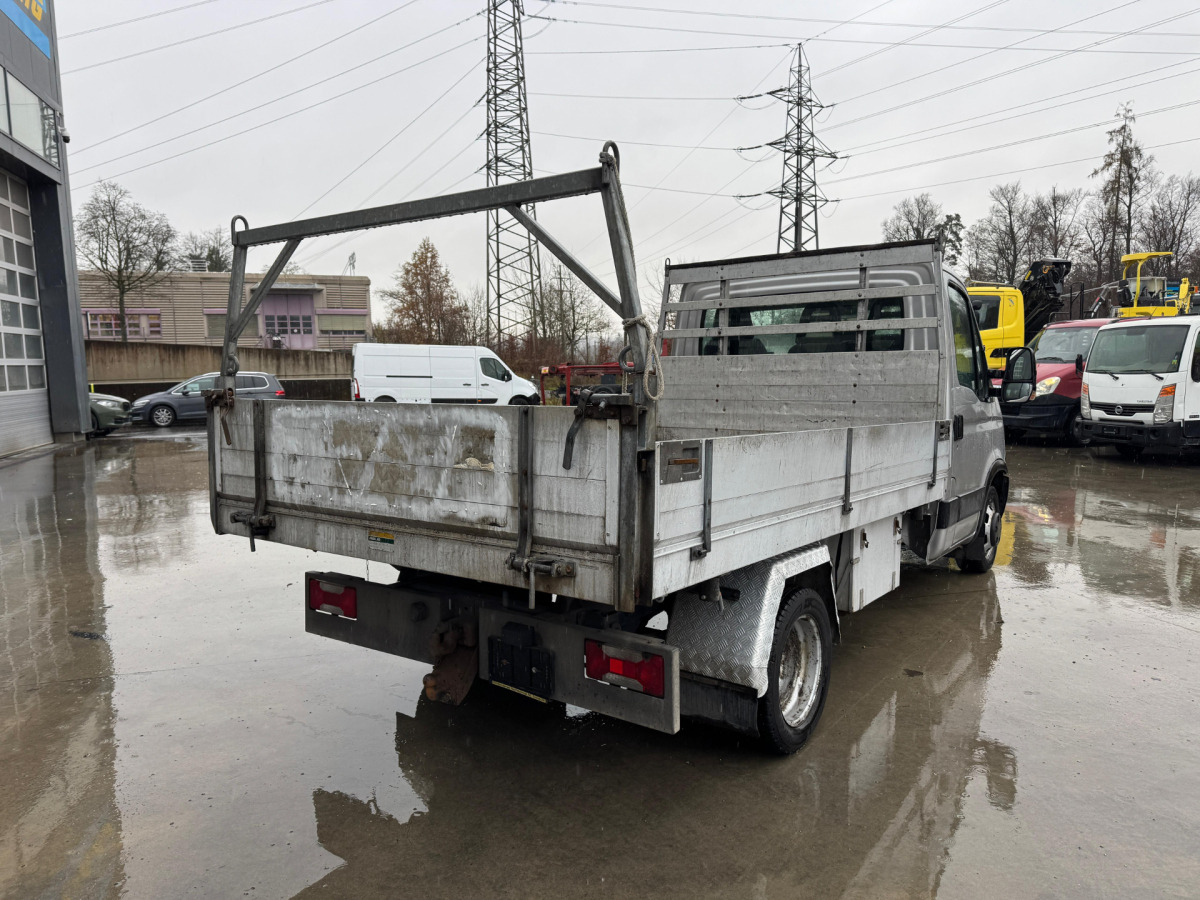 IVECO 35C13 4x2 Kipper - Billenőplatós teherautó: 4 kép. IVECO 35C13 4x2 Kipper - Billenőplatós teherautó: 4 kép.