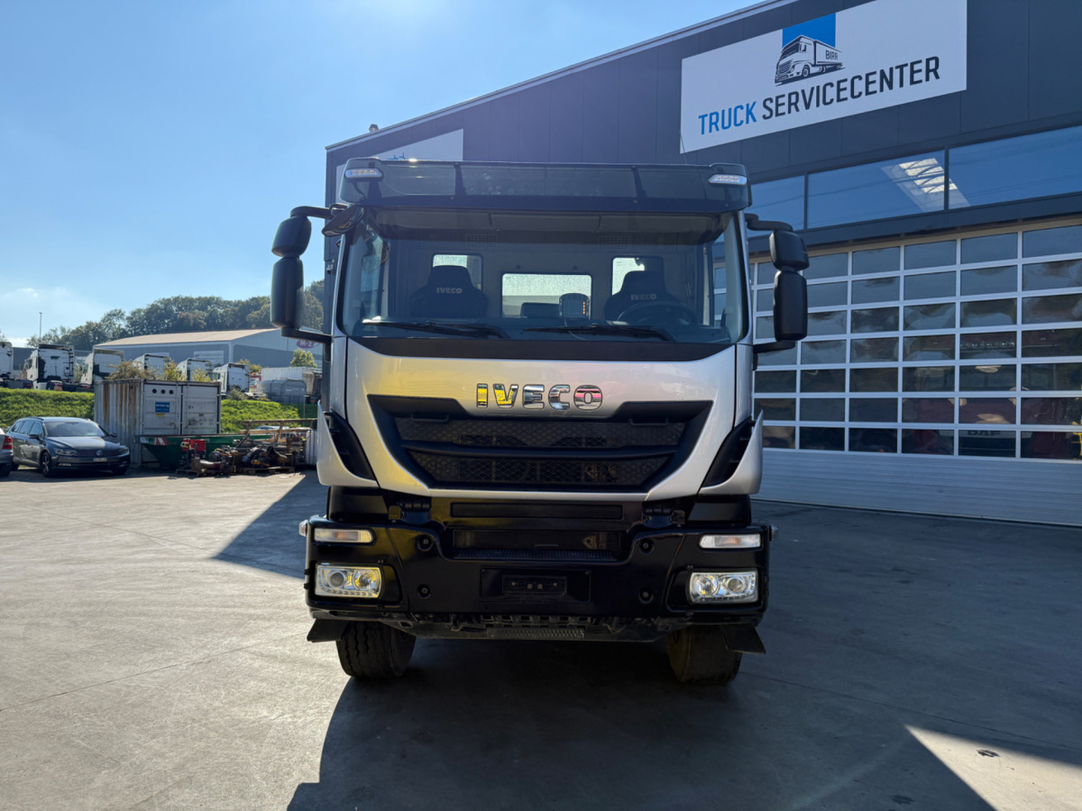 IVECO 500 8x4 Kipper Bordmatik - Billenőplatós teherautó: 3 kép. IVECO 500 8x4 Kipper Bordmatik - Billenőplatós teherautó: 3 kép.