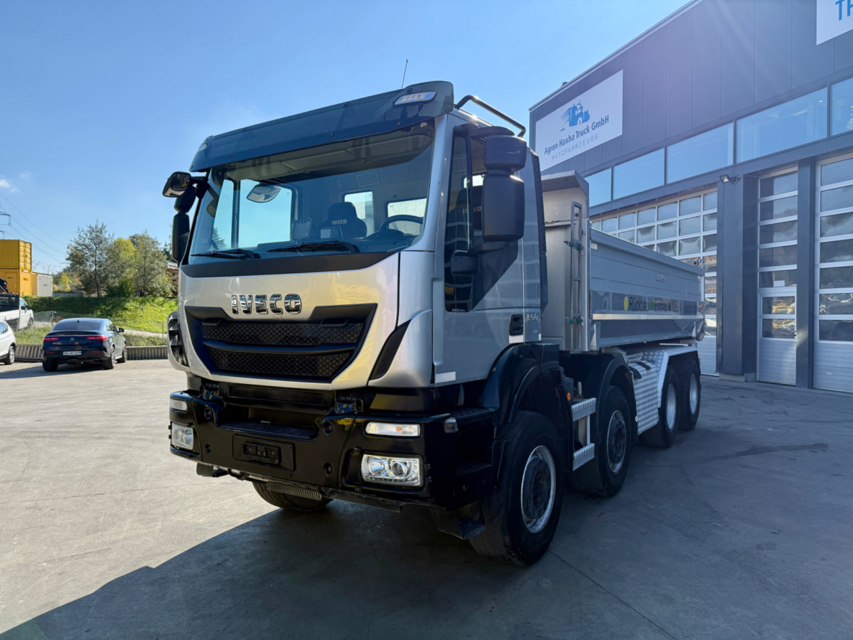IVECO 500 8x4 Kipper Bordmatik - Billenőplatós teherautó: 2 kép. IVECO 500 8x4 Kipper Bordmatik - Billenőplatós teherautó: 2 kép.