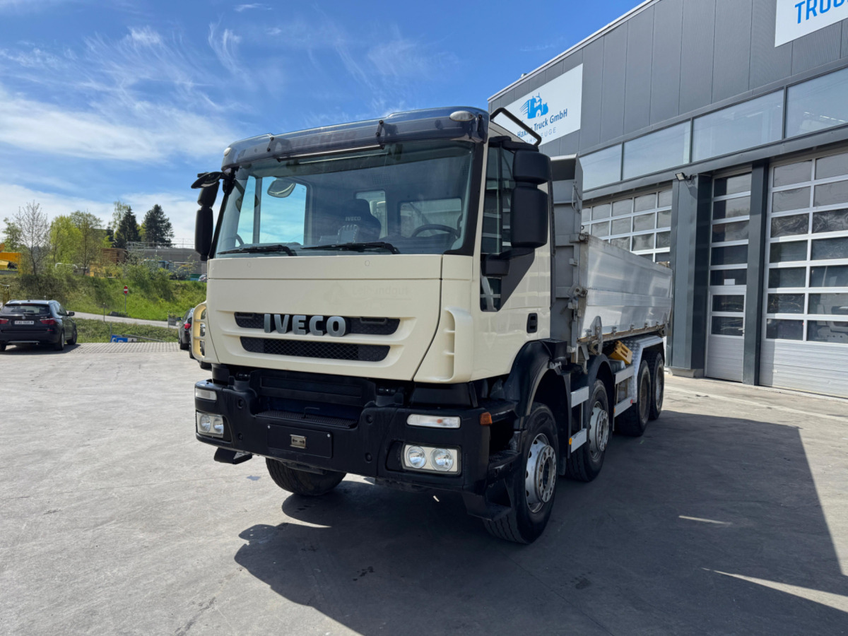 IVECO Trakker 450 8x4 - Billenőplatós teherautó: 2 kép. IVECO Trakker 450 8x4 - Billenőplatós teherautó: 2 kép.