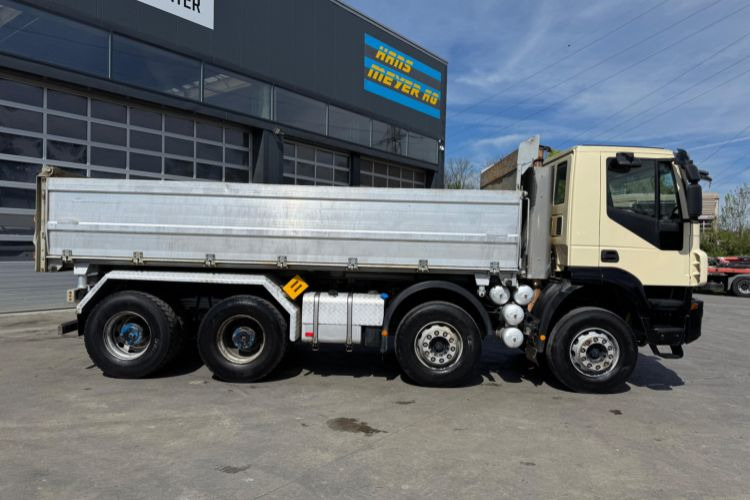 Iveco Trakker 450 8x4 - Billenőplatós teherautó: 5 kép. Iveco Trakker 450 8x4 - Billenőplatós teherautó: 5 kép.