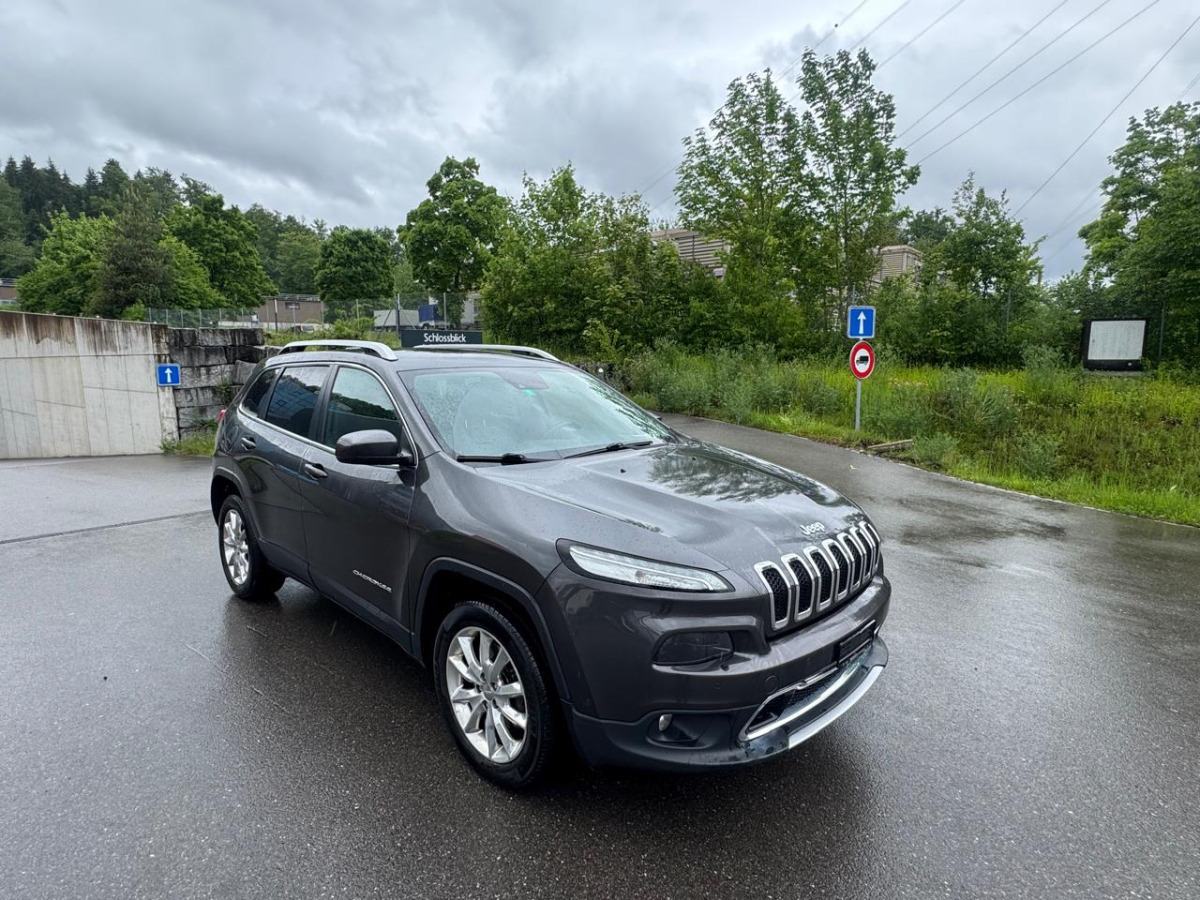 JEEP Cherokee 2.2 TD - Hatchback: 2 kép. JEEP Cherokee 2.2 TD - Hatchback: 2 kép.