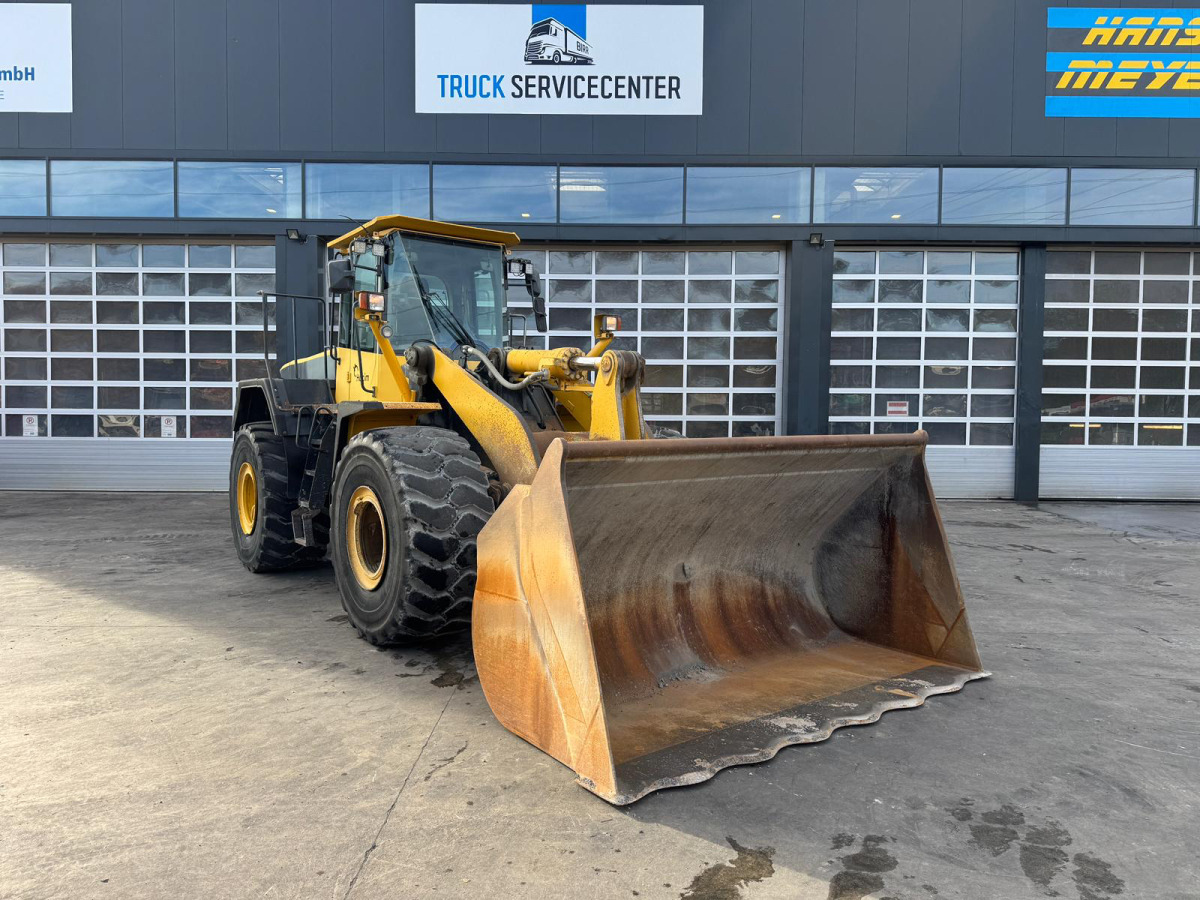 KOMATSU WA480-6 - Gumikerekes homlokrakodó: 2 kép. KOMATSU WA480-6 - Gumikerekes homlokrakodó: 2 kép.