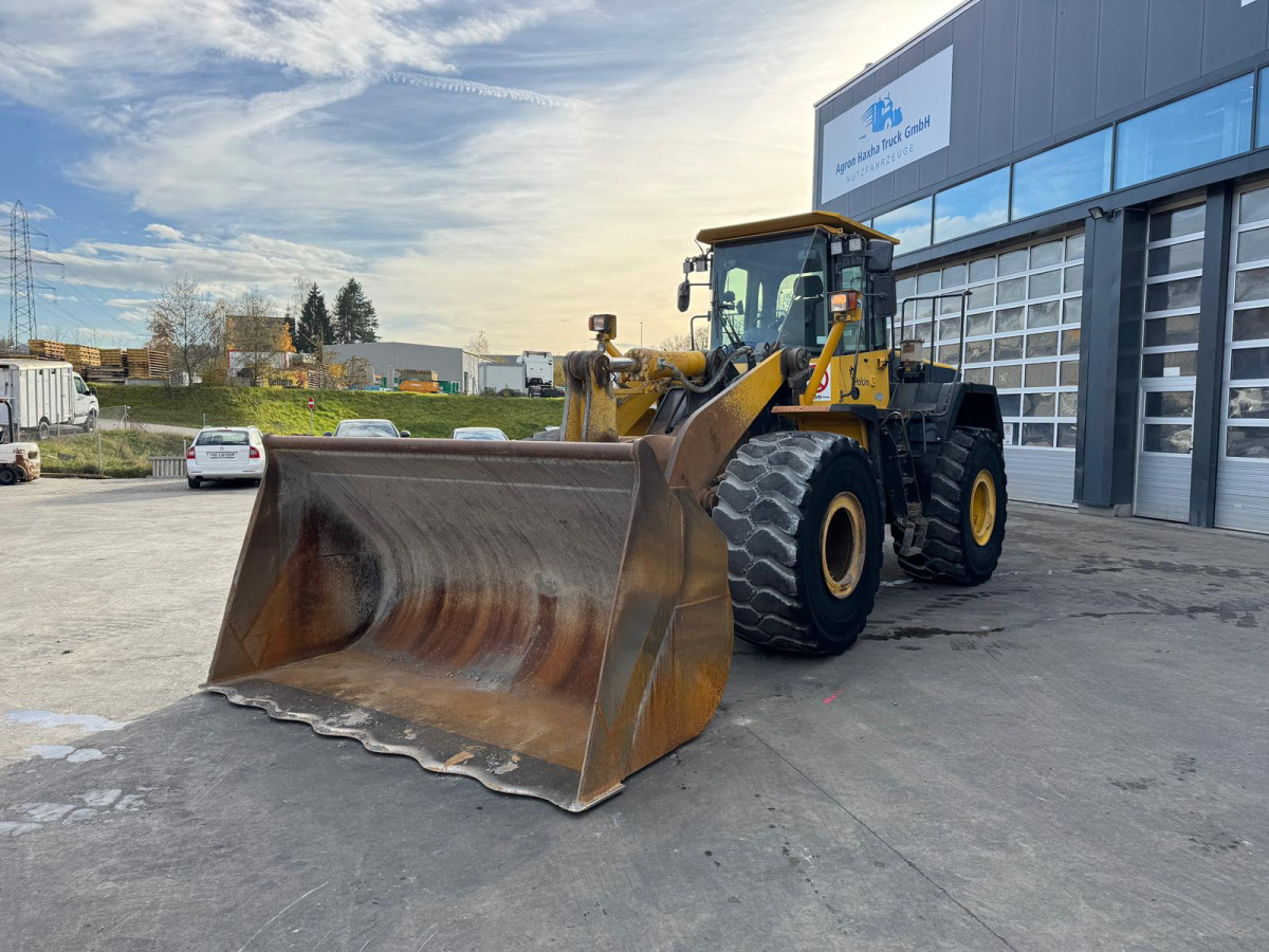 KOMATSU WA480-6 - Gumikerekes homlokrakodó: 1 kép. KOMATSU WA480-6 - Gumikerekes homlokrakodó: 1 kép.
