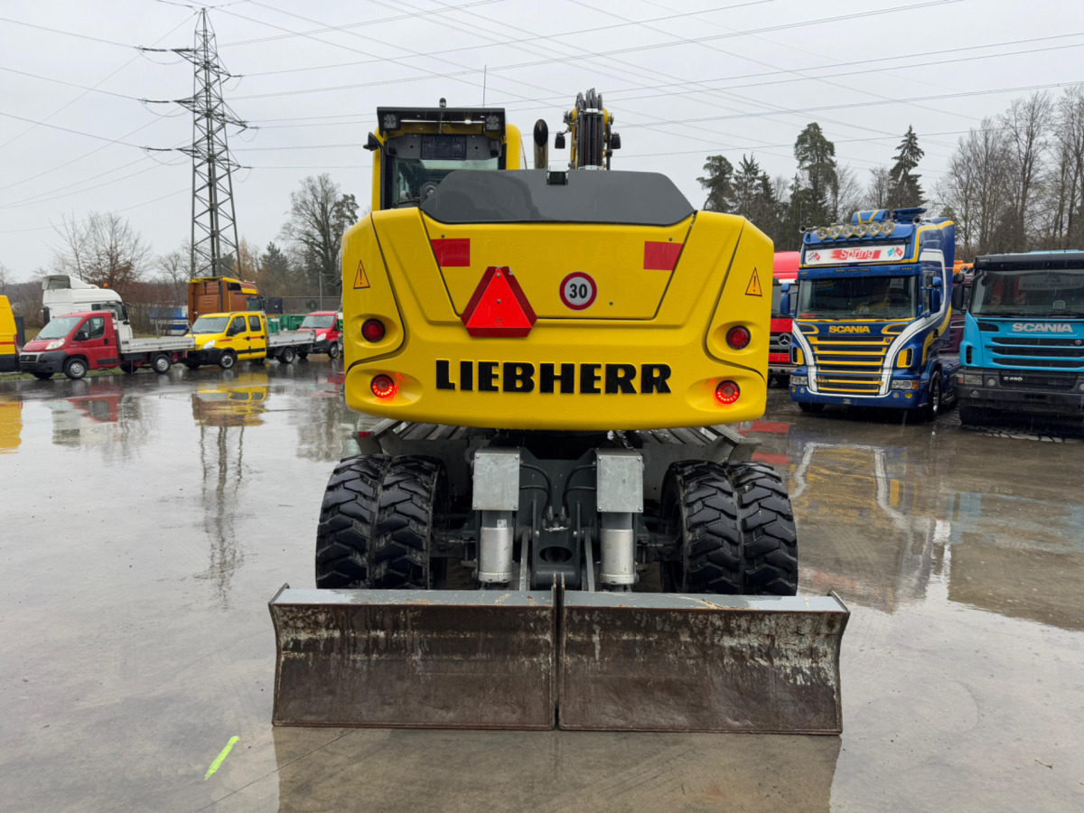 LIEBHERR 910 Compact Litronic Powertilt - Gumikerekes kotró: 5 kép. LIEBHERR 910 Compact Litronic Powertilt - Gumikerekes kotró: 5 kép.