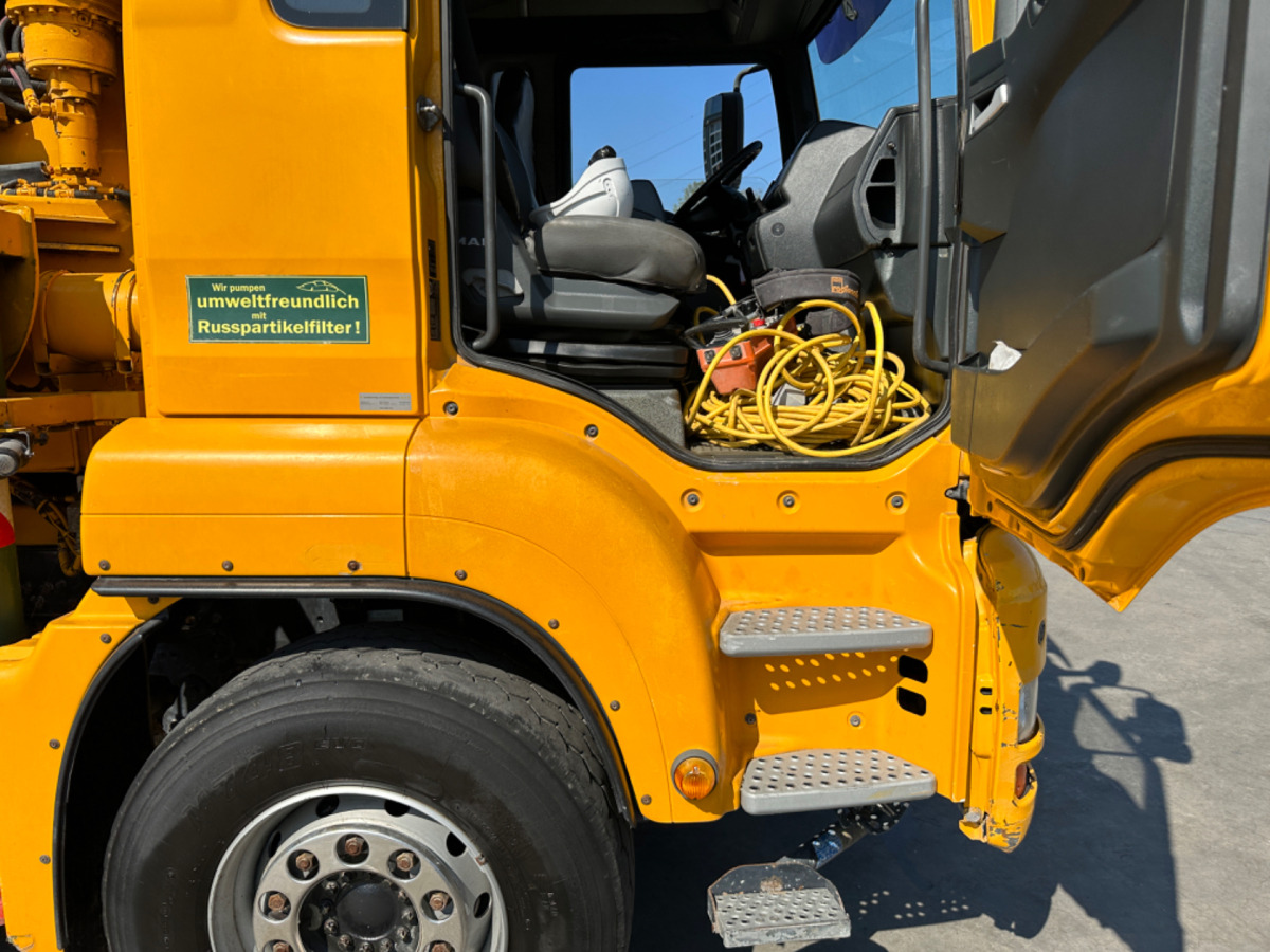 MAN TGA 41.440 8x4 Hallenpumpe 31M-5 - Betonpumpa: 4 kép. MAN TGA 41.440 8x4 Hallenpumpe 31M-5 - Betonpumpa: 4 kép.