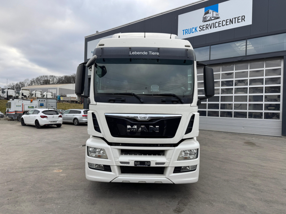 MAN TGS 18.440 4x2 - Ponyvás teherautó: 2 kép. MAN TGS 18.440 4x2 - Ponyvás teherautó: 2 kép.