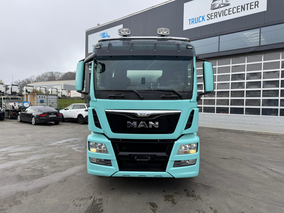 MAN TGS 26.440 6x2 Isoliert Milchtank 3 Kammern - Tartályos teherautó: 2 kép. MAN TGS 26.440 6x2 Isoliert Milchtank 3 Kammern - Tartályos teherautó: 2 kép.