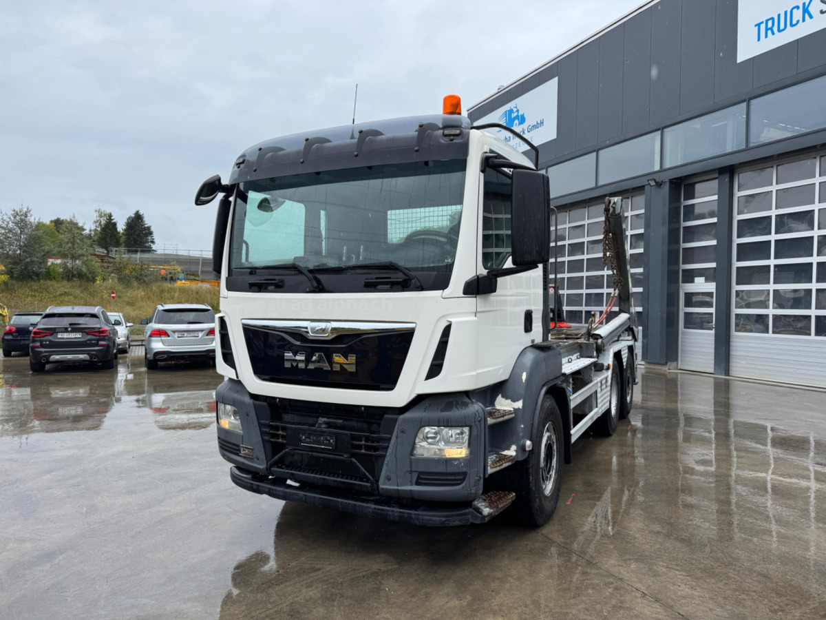 MAN TGS 28.440 6x2 UT GIGANT - Konténerszállító: 1 kép. MAN TGS 28.440 6x2 UT GIGANT - Konténerszállító: 1 kép.