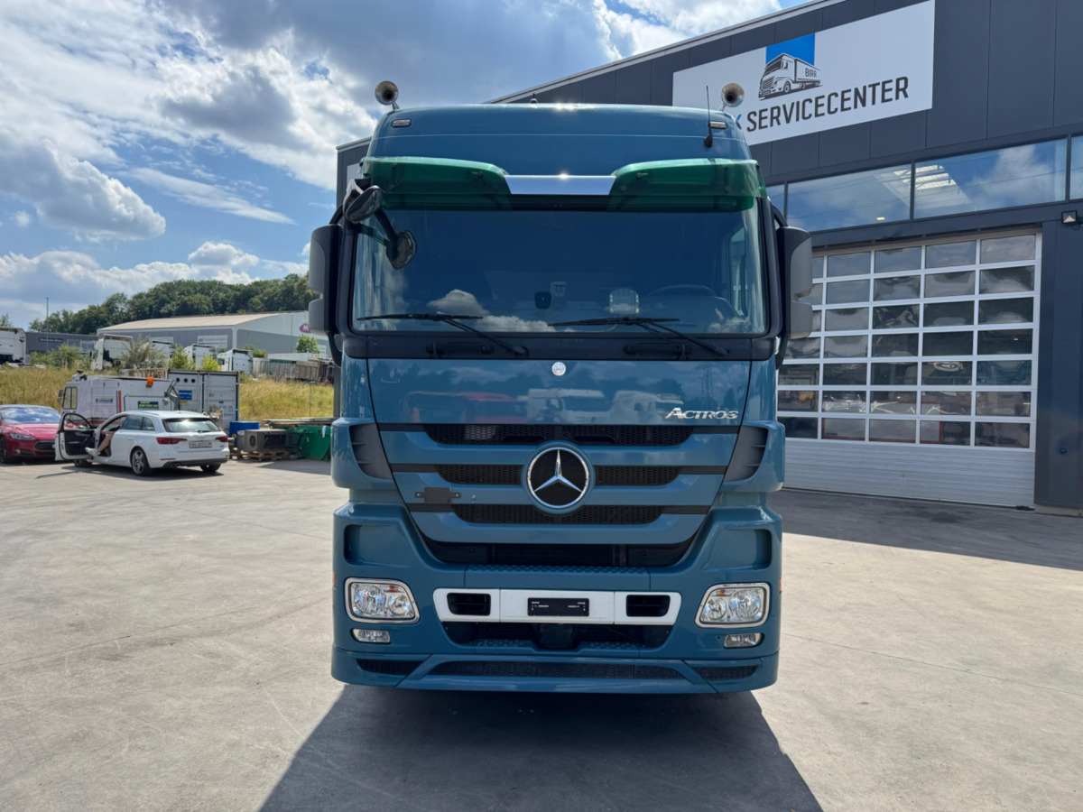 MERCEDES Actros 1841 4x2 - Ponyvás teherautó: 2 kép. MERCEDES Actros 1841 4x2 - Ponyvás teherautó: 2 kép.