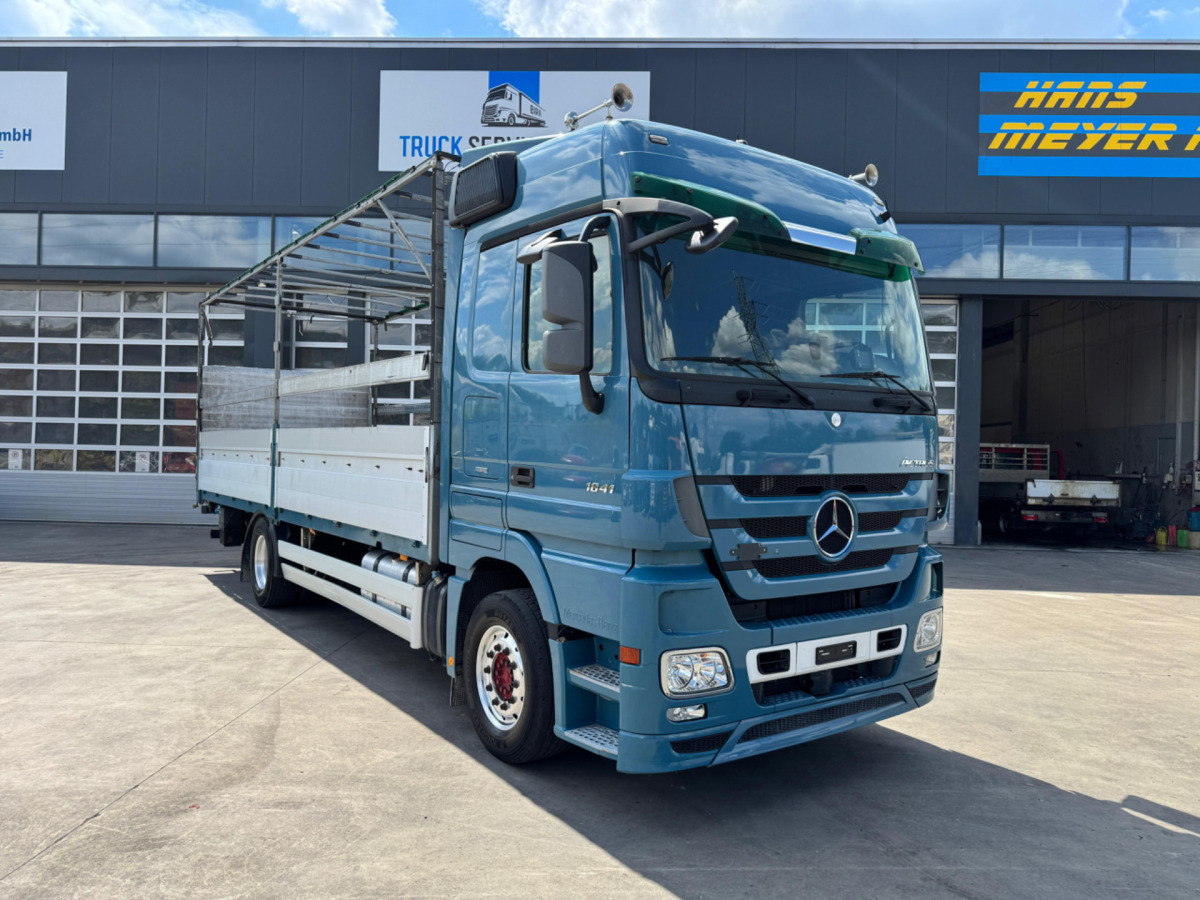MERCEDES Actros 1841 4x2 - Ponyvás teherautó: 3 kép. MERCEDES Actros 1841 4x2 - Ponyvás teherautó: 3 kép.