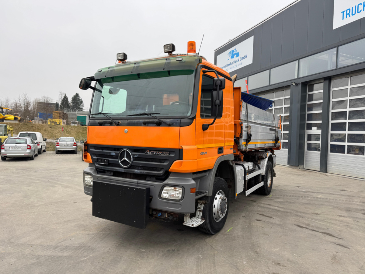 MERCEDES Actros 1841 4x4 mit Schneeplfug - Billenőplatós teherautó: 2 kép. MERCEDES Actros 1841 4x4 mit Schneeplfug - Billenőplatós teherautó: 2 kép.
