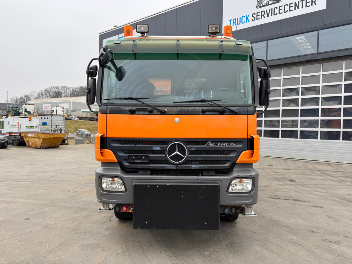 MERCEDES Actros 1841 4x4 mit Schneeplfug - Billenőplatós teherautó: 3 kép. MERCEDES Actros 1841 4x4 mit Schneeplfug - Billenőplatós teherautó: 3 kép.